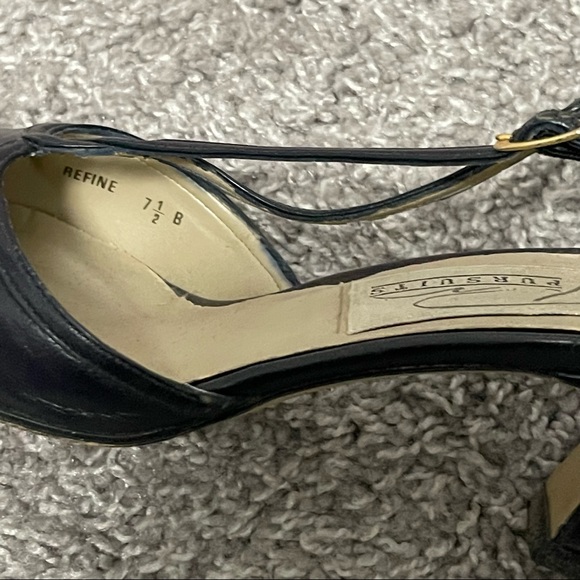 2𝒇𝒐𝒓$50 Closed toe Navy Blue 2” heels size7.5 - Picture 3 of 4